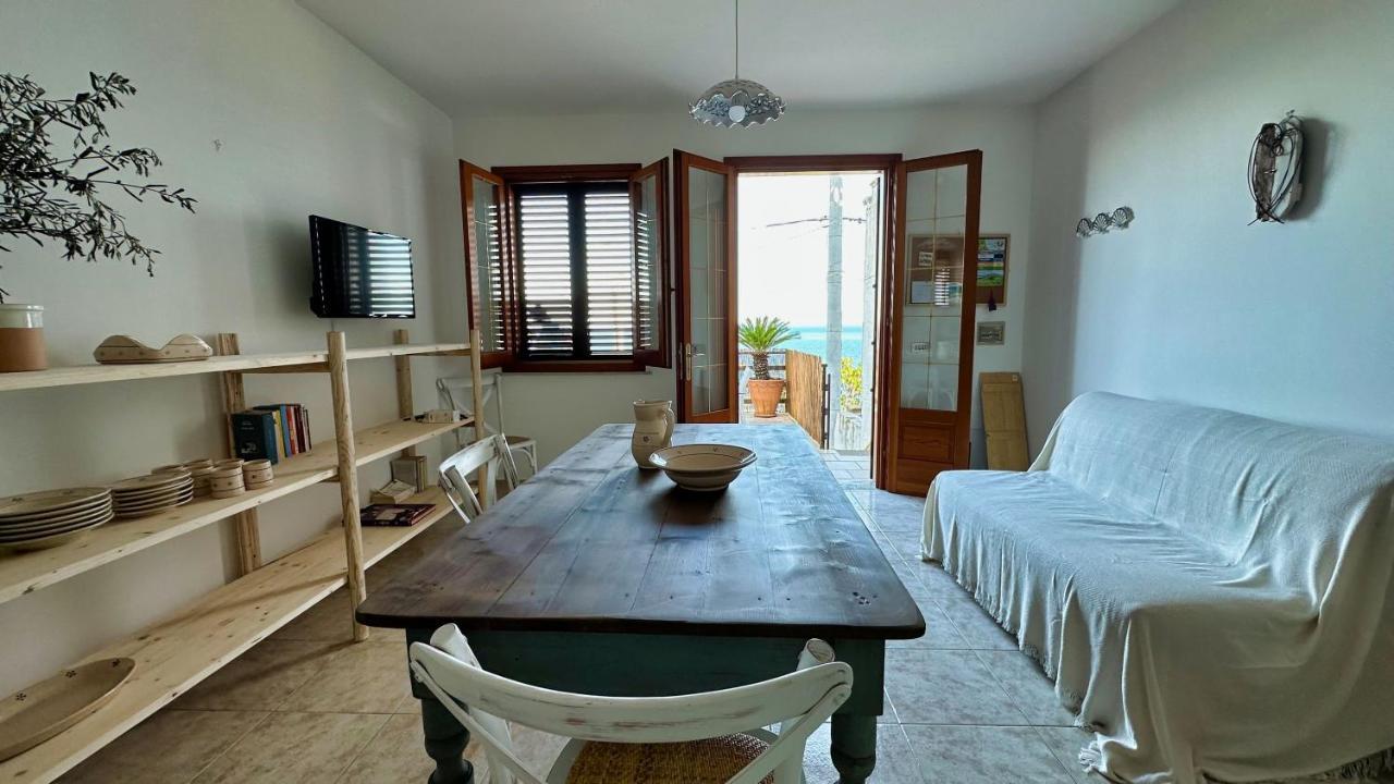 Villa Marina Di Andrano - Alisso, Casa Vista Mare Con Parcheggio Privato E Wifi Exterior foto